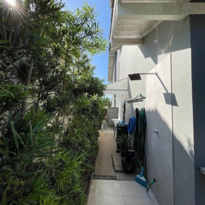 Casa em Condomínio com 173m², 4 quartos, 3 suítes, 2 garagens, no bairro Cachoeira do Bom Jesus em Florianópolis