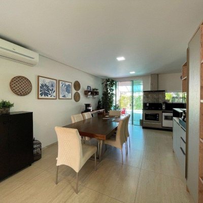 Casa em Condomínio com 173m², 4 quartos, 3 suítes, 2 garagens, no bairro Cachoeira do Bom Jesus em Florianópolis