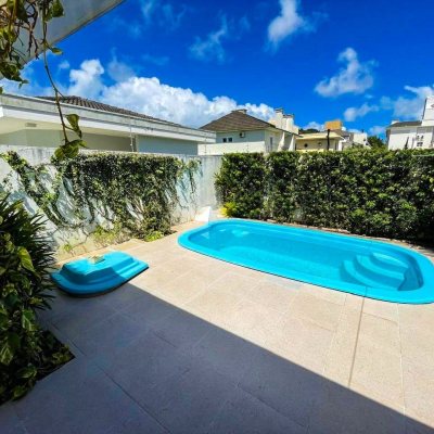 Casa em Condomínio com 173m², 4 quartos, 3 suítes, 2 garagens, no bairro Cachoeira do Bom Jesus em Florianópolis