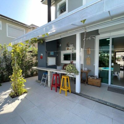 Casa em Condomínio com 173m², 4 quartos, 3 suítes, 2 garagens, no bairro Cachoeira do Bom Jesus em Florianópolis