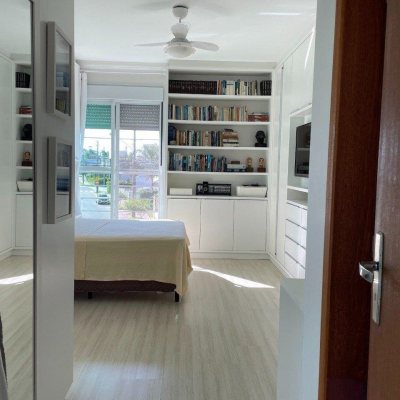 Casa em Condomínio com 173m², 4 quartos, 3 suítes, 2 garagens, no bairro Cachoeira do Bom Jesus em Florianópolis