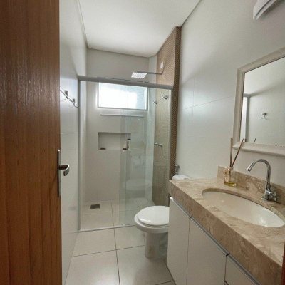 Casa em Condomínio com 173m², 4 quartos, 3 suítes, 2 garagens, no bairro Cachoeira do Bom Jesus em Florianópolis