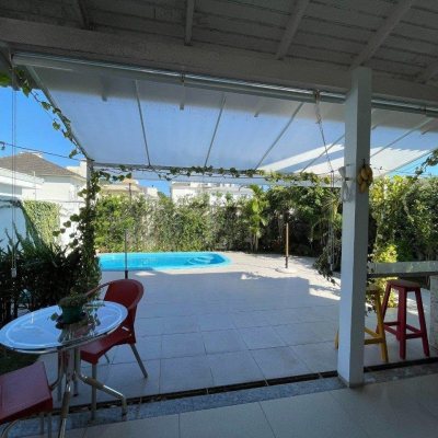 Casa em Condomínio com 173m², 4 quartos, 3 suítes, 2 garagens, no bairro Cachoeira do Bom Jesus em Florianópolis
