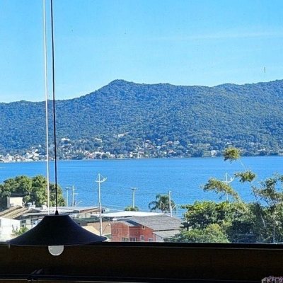 Casa Residencial com 350m², 5 quartos, 3 suítes, 4 garagens, no bairro Lagoa da Conceição em Florianópolis