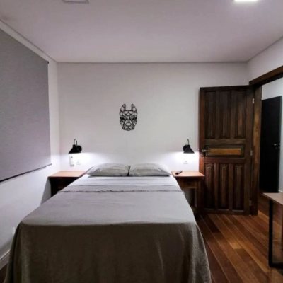 Casa Residencial com 350m², 5 quartos, 3 suítes, 4 garagens, no bairro Lagoa da Conceição em Florianópolis