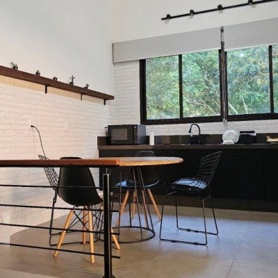 Casa Residencial com 350m², 5 quartos, 3 suítes, 4 garagens, no bairro Lagoa da Conceição em Florianópolis