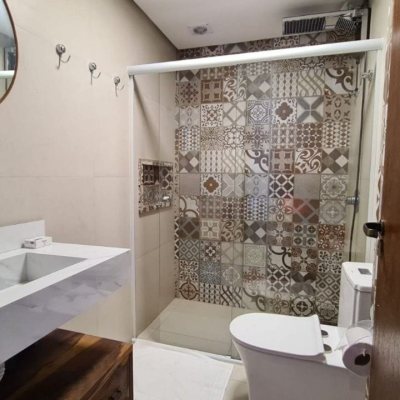 Casa Residencial com 350m², 5 quartos, 3 suítes, 4 garagens, no bairro Lagoa da Conceição em Florianópolis