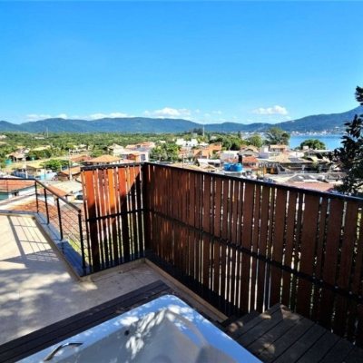 Casa Residencial com 350m², 5 quartos, 3 suítes, 4 garagens, no bairro Lagoa da Conceição em Florianópolis