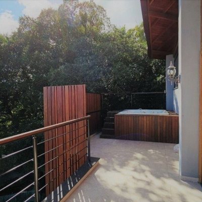 Casa Residencial com 350m², 5 quartos, 3 suítes, 4 garagens, no bairro Lagoa da Conceição em Florianópolis