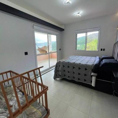 Casa em Condomínio com 650m², 4 quartos, 2 suítes, 4 garagens, no bairro Córrego Grande em Florianópolis