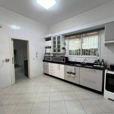 Casa em Condomínio com 650m², 4 quartos, 2 suítes, 4 garagens, no bairro Córrego Grande em Florianópolis