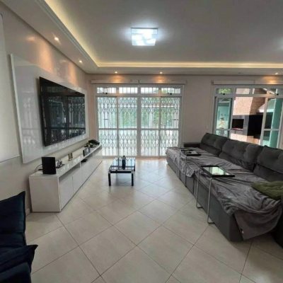 Casa em Condomínio com 650m², 4 quartos, 2 suítes, 4 garagens, no bairro Córrego Grande em Florianópolis