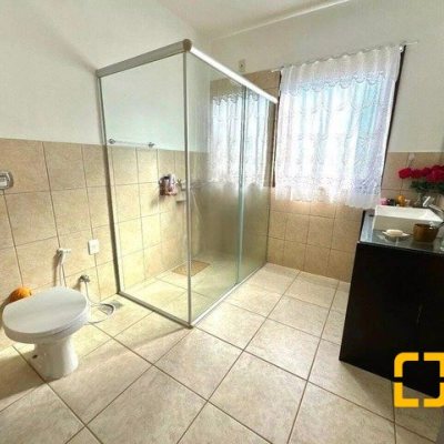 Casa em Condomínio com 297m², 5 quartos, 1 suíte, 3 garagens, no bairro Cachoeira do Bom Jesus em Florianópolis