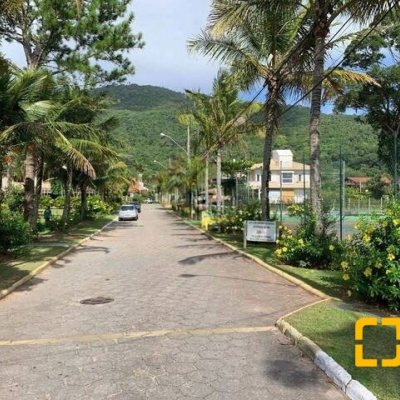 Casa em Condomínio com 297m², 5 quartos, 1 suíte, 3 garagens, no bairro Cachoeira do Bom Jesus em Florianópolis