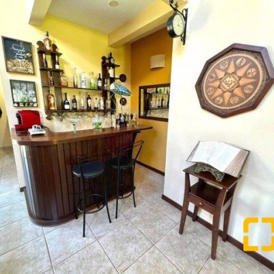 Casa em Condomínio com 297m², 5 quartos, 1 suíte, 3 garagens, no bairro Cachoeira do Bom Jesus em Florianópolis