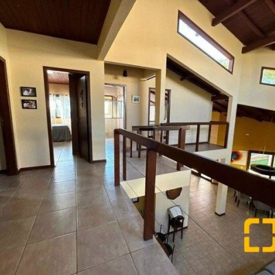 Casa em Condomínio com 297m², 5 quartos, 1 suíte, 3 garagens, no bairro Cachoeira do Bom Jesus em Florianópolis