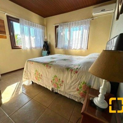 Casa em Condomínio com 297m², 5 quartos, 1 suíte, 3 garagens, no bairro Cachoeira do Bom Jesus em Florianópolis