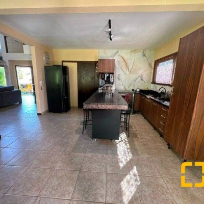 Casa em Condomínio com 297m², 5 quartos, 1 suíte, 3 garagens, no bairro Cachoeira do Bom Jesus em Florianópolis