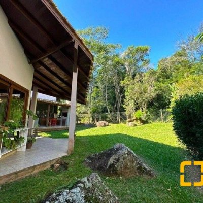 Casa em Condomínio com 297m², 5 quartos, 1 suíte, 3 garagens, no bairro Cachoeira do Bom Jesus em Florianópolis