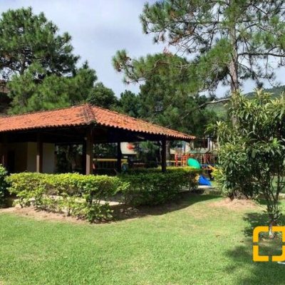 Casa em Condomínio com 297m², 5 quartos, 1 suíte, 3 garagens, no bairro Cachoeira do Bom Jesus em Florianópolis
