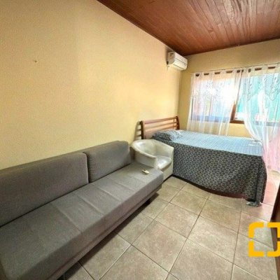 Casa em Condomínio com 297m², 5 quartos, 1 suíte, 3 garagens, no bairro Cachoeira do Bom Jesus em Florianópolis