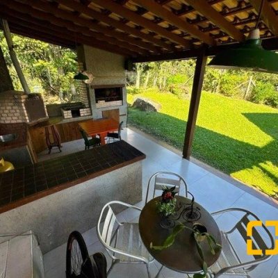 Casa em Condomínio com 297m², 5 quartos, 1 suíte, 3 garagens, no bairro Cachoeira do Bom Jesus em Florianópolis