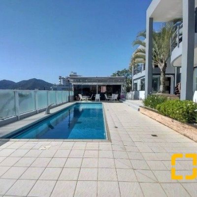 Casa Residencial com 585m², 5 quartos, 3 suítes, 6 garagens, no bairro João Paulo em Florianópolis