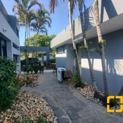 Casa Residencial com 585m², 5 quartos, 3 suítes, 6 garagens, no bairro João Paulo em Florianópolis