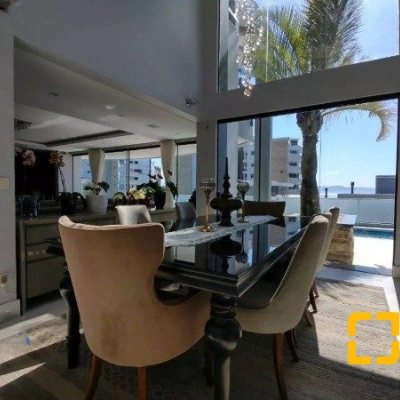 Casa Residencial com 585m², 5 quartos, 3 suítes, 6 garagens, no bairro João Paulo em Florianópolis