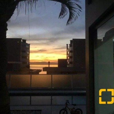 Casa Residencial com 585m², 5 quartos, 3 suítes, 6 garagens, no bairro João Paulo em Florianópolis