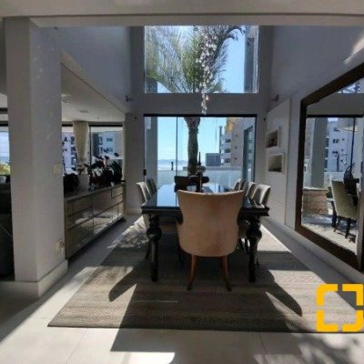 Casa Residencial com 585m², 5 quartos, 3 suítes, 6 garagens, no bairro João Paulo em Florianópolis