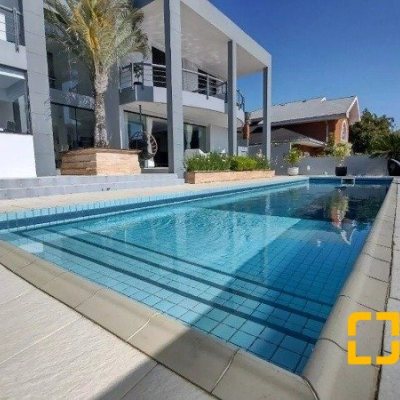 Casa Residencial com 585m², 5 quartos, 3 suítes, 6 garagens, no bairro João Paulo em Florianópolis