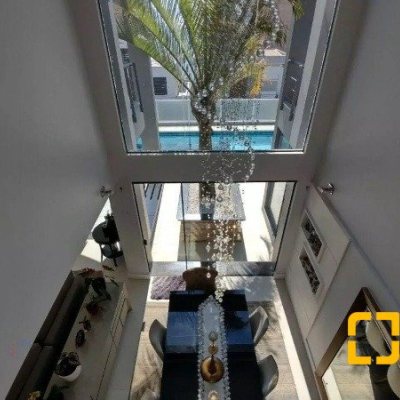 Casa Residencial com 585m², 5 quartos, 3 suítes, 6 garagens, no bairro João Paulo em Florianópolis