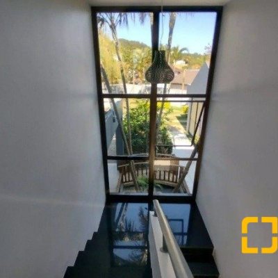 Casa Residencial com 585m², 5 quartos, 3 suítes, 6 garagens, no bairro João Paulo em Florianópolis