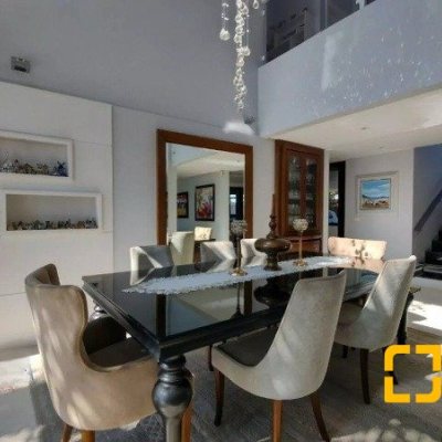 Casa Residencial com 585m², 5 quartos, 3 suítes, 6 garagens, no bairro João Paulo em Florianópolis