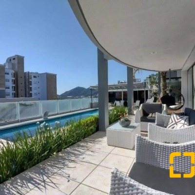 Casa Residencial com 585m², 5 quartos (sendo 3 suítes), 6 garagens, no bairro João Paulo em Florianópolis