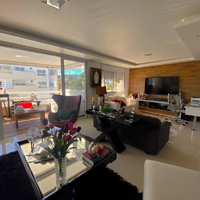 Apartamentos com 156m², 2 quartos, 2 suítes, 2 garagens, no bairro João Paulo em Florianópolis