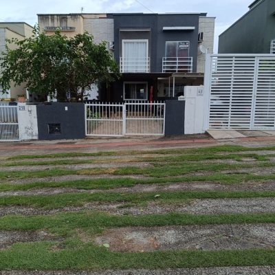 Sobrado Residencial com 138m², 2 quartos, 1 garagem, no bairro Ingleses do Rio Vermelho em Florianópolis