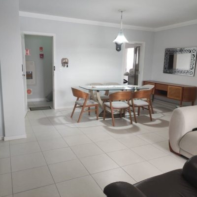 Apartamentos com 121m², 4 quartos, 2 suítes, 2 garagens, no bairro Balneário em Florianópolis