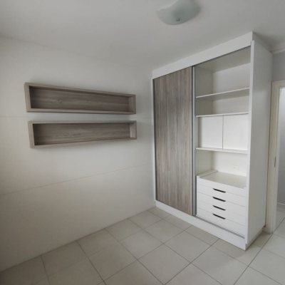 Apartamentos com 121m², 4 quartos, 2 suítes, 2 garagens, no bairro Balneário em Florianópolis