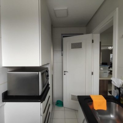 Apartamentos com 121m², 4 quartos, 2 suítes, 2 garagens, no bairro Balneário em Florianópolis