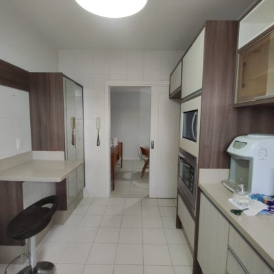 Apartamentos com 121m², 4 quartos, 2 suítes, 2 garagens, no bairro Balneário em Florianópolis