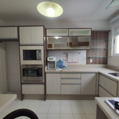 Apartamentos com 121m², 4 quartos, 2 suítes, 2 garagens, no bairro Balneário em Florianópolis