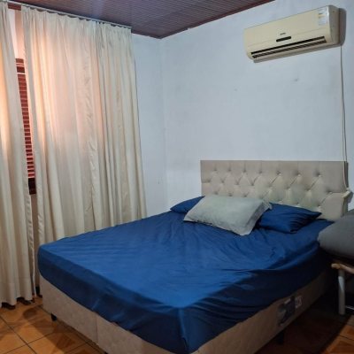 Casa Residencial com 108m², 3 quartos, 1 suíte, 2 garagens, no bairro Barreiros em São José