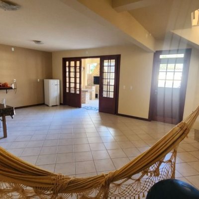 Casa Residencial com 396m², 4 quartos, 1 suíte, 4 garagens, no bairro Itacorubi em Florianópolis