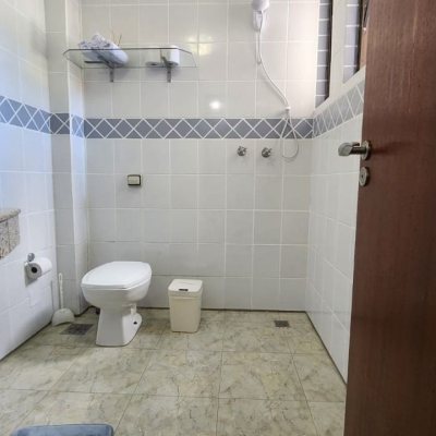 Casa Residencial com 396m², 4 quartos, 1 suíte, 4 garagens, no bairro Itacorubi em Florianópolis