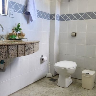 Casa Residencial com 396m², 4 quartos, 1 suíte, 4 garagens, no bairro Itacorubi em Florianópolis