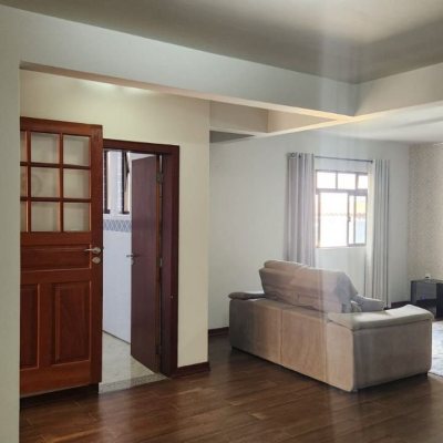 Casa Residencial com 396m², 4 quartos, 1 suíte, 4 garagens, no bairro Itacorubi em Florianópolis