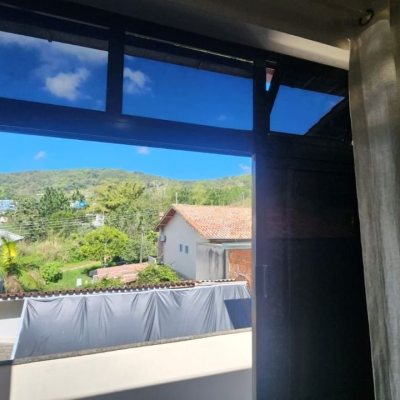 Casa Residencial com 396m², 4 quartos, 1 suíte, 4 garagens, no bairro Itacorubi em Florianópolis