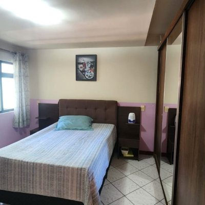 Casa Residencial com 396m², 4 quartos, 1 suíte, 4 garagens, no bairro Itacorubi em Florianópolis